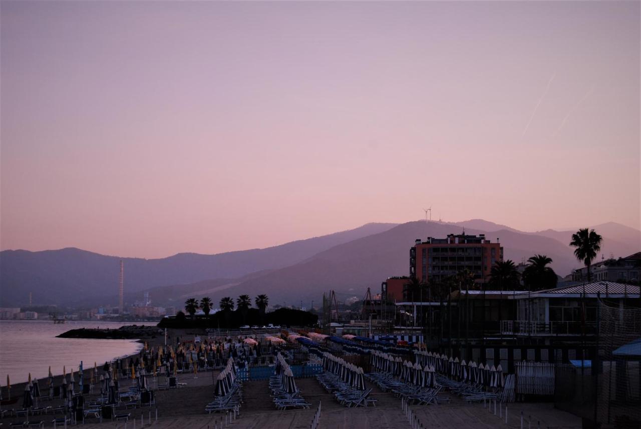 Tramonto Sul Mare - Sea Suite Savona Exterior photo