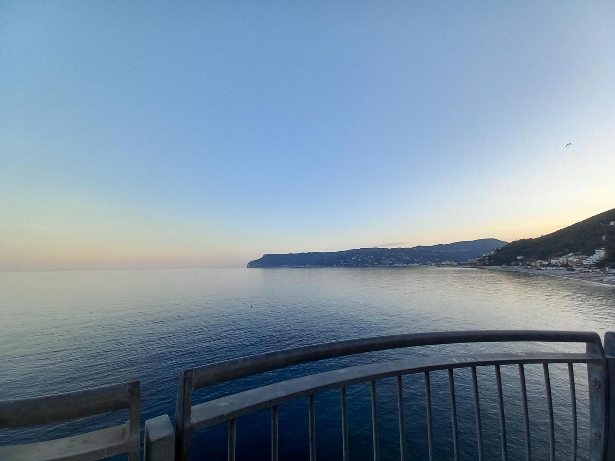 Tramonto Sul Mare - Sea Suite Savona Exterior photo